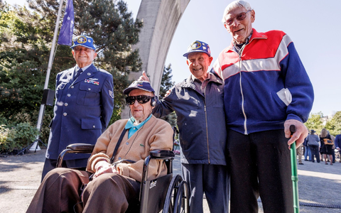 Auch Veteranen nehmen am Festakt in Berlin-Tempelhof teil. - Foto: Carsten Koall/dpa