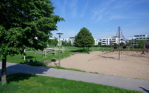 Auf dem Gelände des Bürgerparks in Köln-Kalk verschwand am Freitag eine Dreijährige. - Foto: Henning Kaiser/dpa