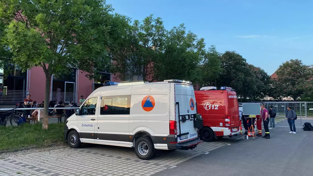 FW RPK: Evakuierung von 410 Fahrgästen nach Zugunfall in Bobenheim-Roxheim - Bild: presseportal.de