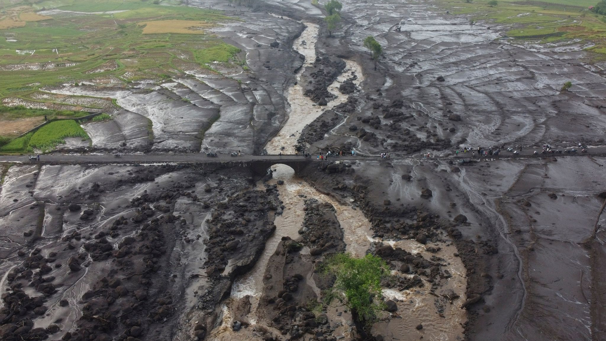 Mehrere Distrikte in der Provinz West-Sumatra sind von dem Unwetter betroffen. - Foto: Ali Nayaka/AP
