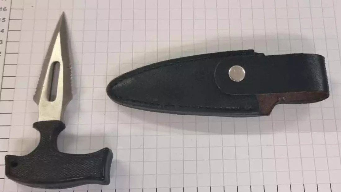 BPOL NRW: Bundespolizei stellt Faustmesser bei 49-Jährigem sicher - Bild: presseportal.de