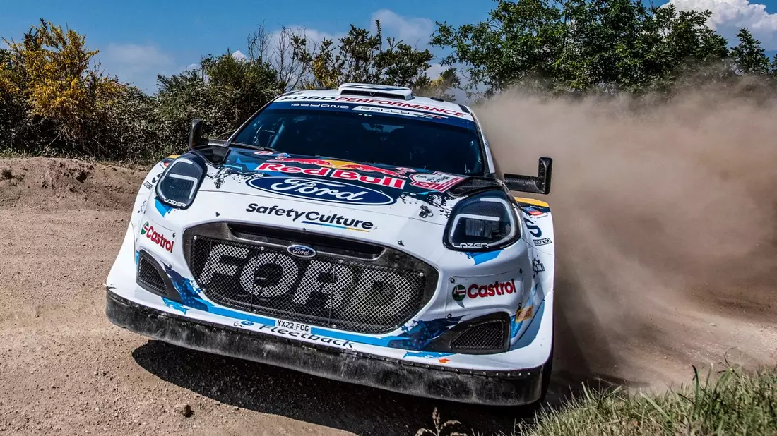 Adrien Fourmaux überzeugt bei der WM-Rallye Portugal mit Topzeiten im Ford Puma Hybrid Rally1 - Bild: presseportal.de