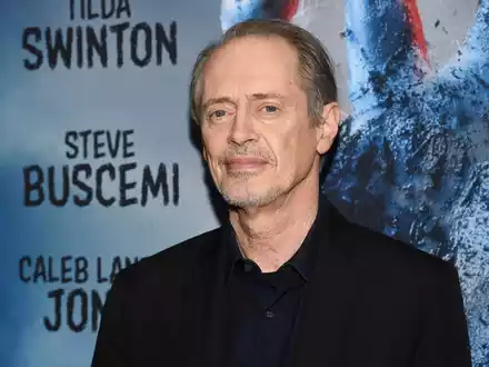 Steve Buscemi musste nach dem tätlichen Angriff ins Krankenhaus. - Foto: Evan Agostini/Invision/dpa