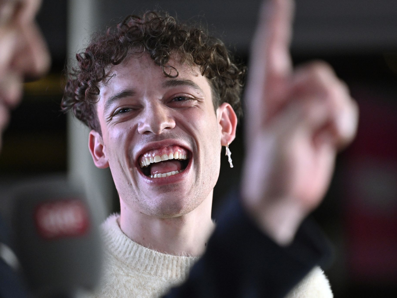Der Schweizer Sänger Nemo hat den Eurovision Song Contest (ESC) gewonnen. - Foto: Walter Bieri/KEYSTONE/dpa