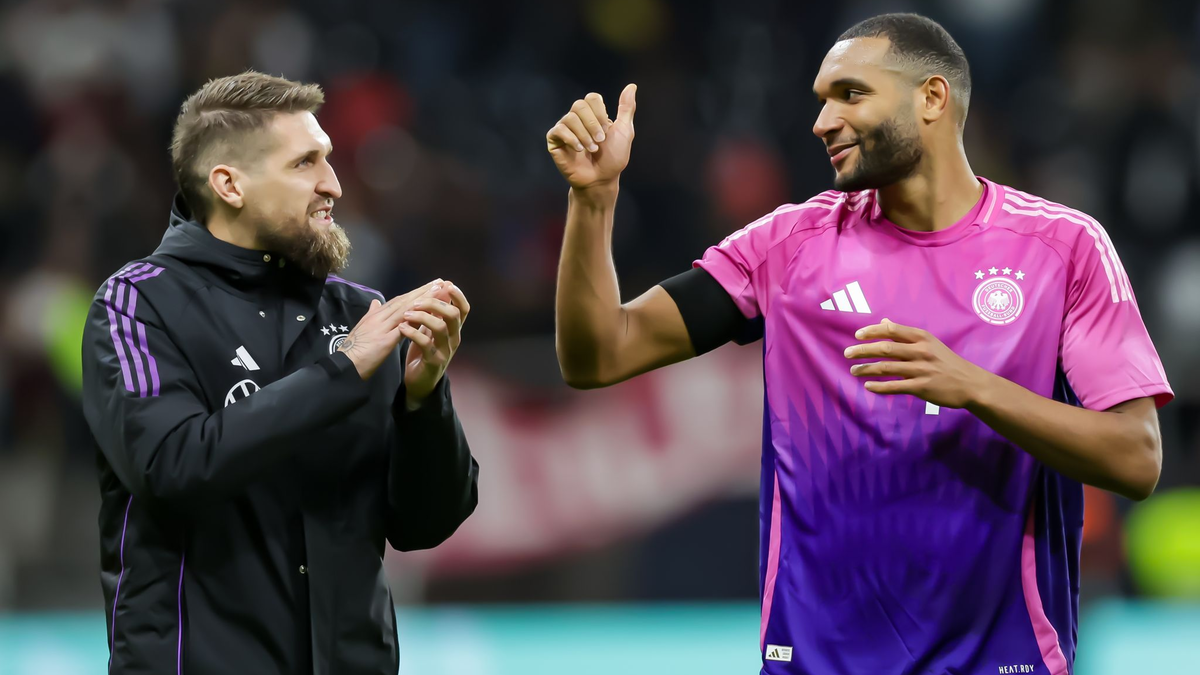 Verteidiger Jonathan Tah (r) kann nach seiner Nominierung mit einer EM-Teilnahme planen. - Foto: Christian Charisius/dpa
