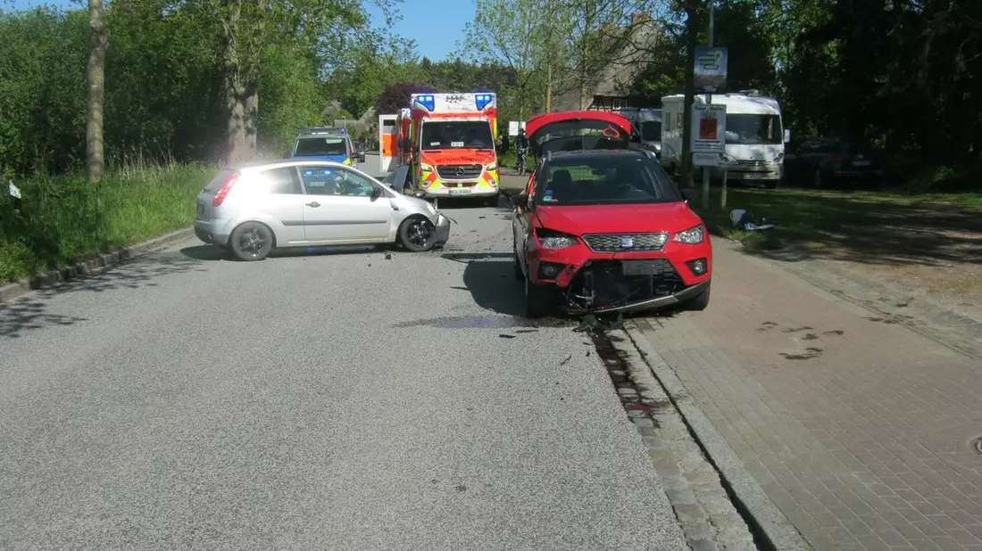 POL-KI: 240513.1 Lammershagen: Verletzte nach Verkehrsunfall auf der B 202 / Zeugen gesucht - Bild: presseportal.de