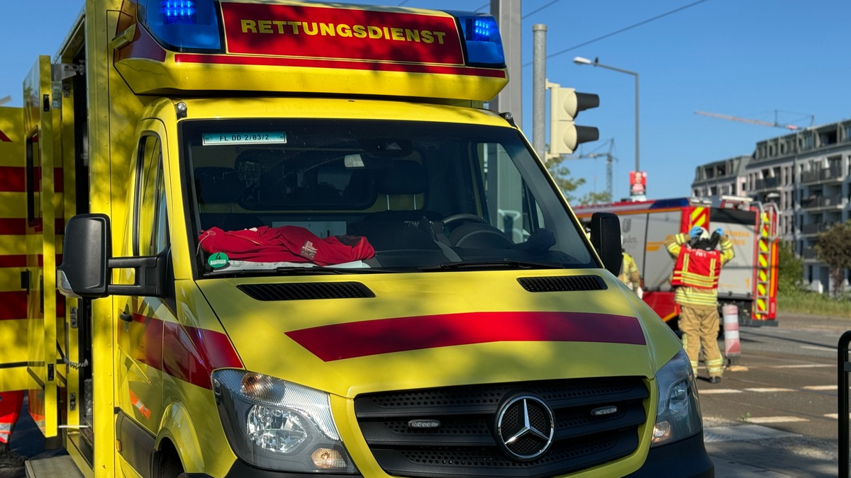 FW Dresden: Schwerer Verkehrsunfall - Foto: presseportal.de