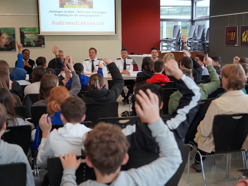 POL-DA: Birkenau: Brich Dein Schweigen Projekttag an Langenbergschule/Experten sensibilisieren Schülerinnen und Schüler - Foto: presseportal.de