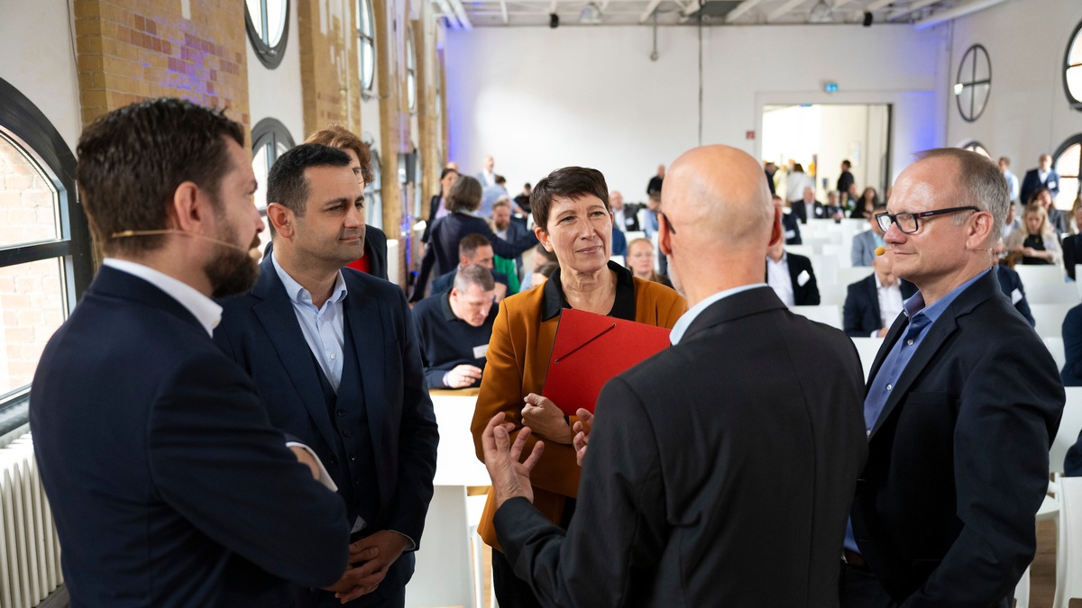 Die Branche steht vor großen Herausforderungen / BdS-Mitgliederversammlung mit intensivem politischem Austausch und Ausstellerrekord - Foto: presseportal.de