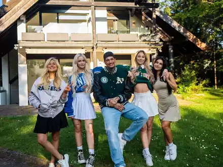 La Familia House of Reality: Spannendes Reality-Experiment - TV-Casanova Yasin zieht mit vier Content Creator in eine WG - Foto: presseportal.de