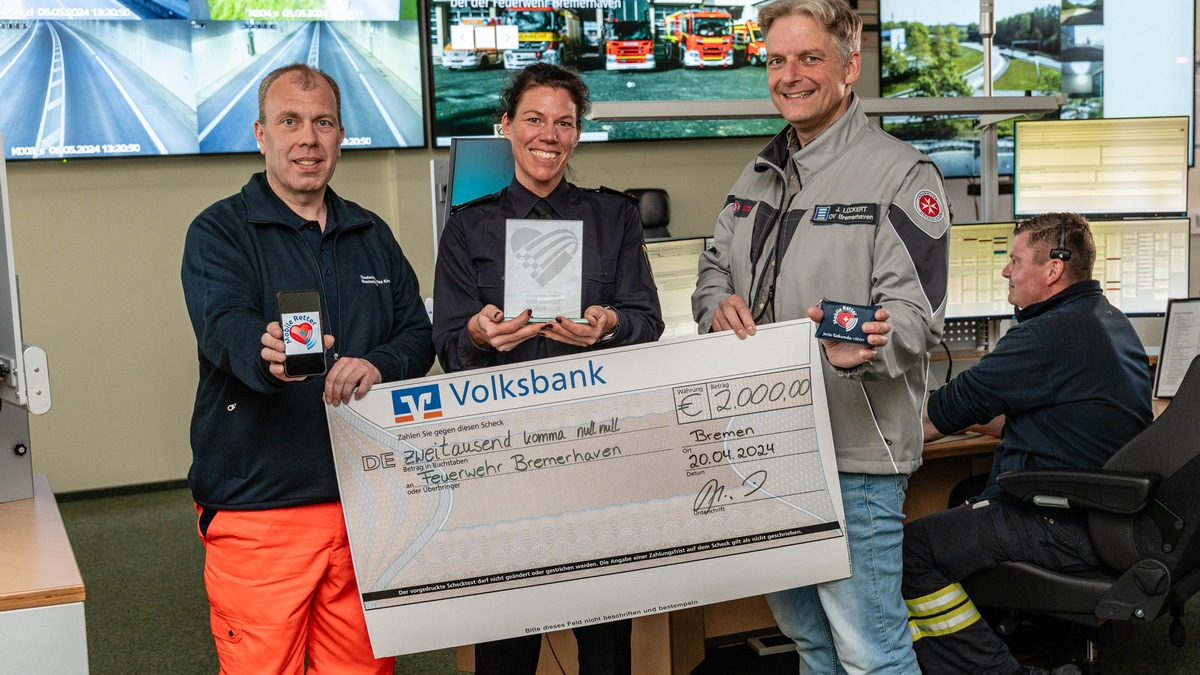 FW Bremerhaven: Feuerwehr Bremerhaven Preisträger des BREMER HERZ Preises - Foto: presseportal.de