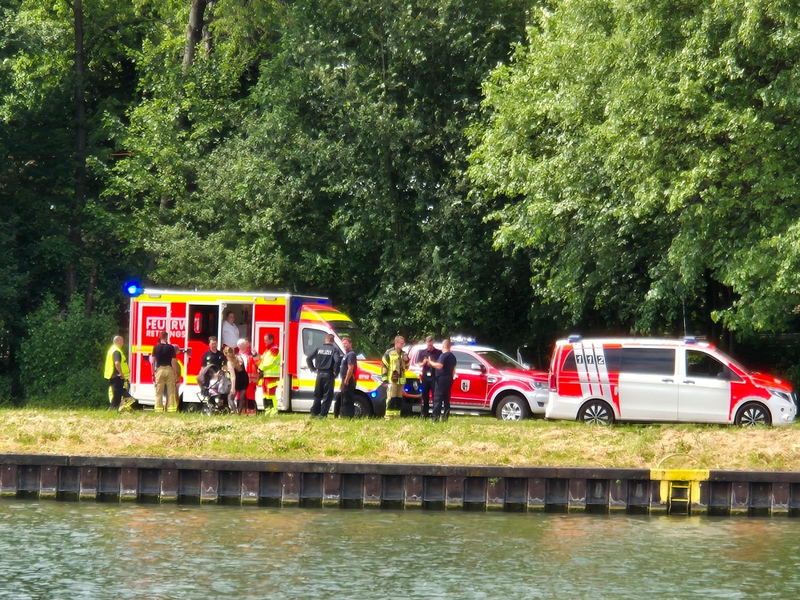 FW Datteln: Beinahe Badeunfall im Kanal sorgt für Großeinsatz - Foto: presseportal.de