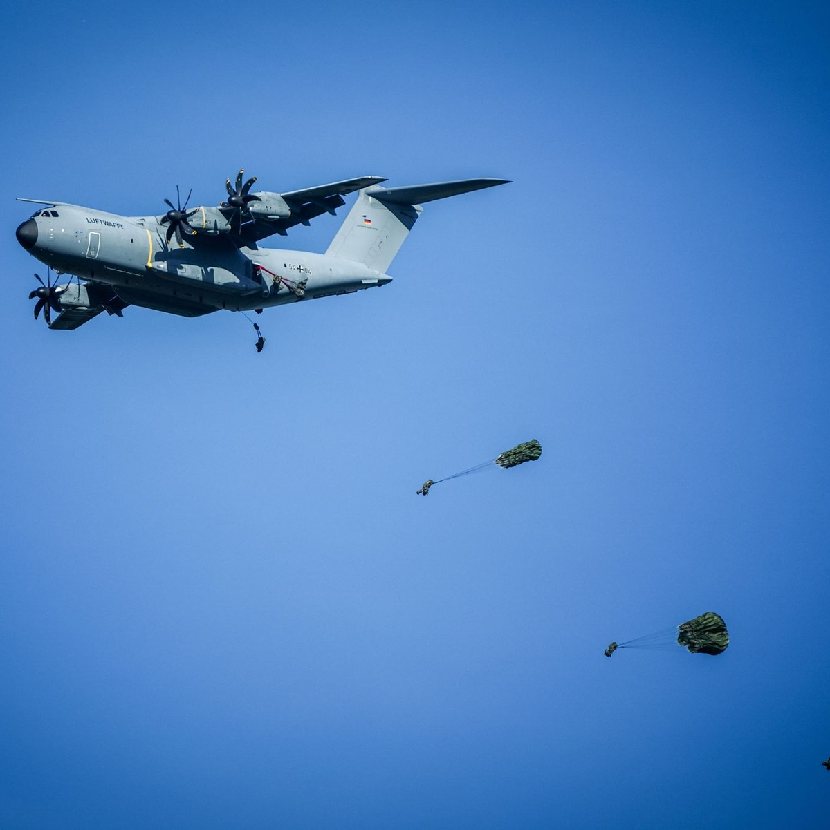 Rund 1500 Fallschirmjäger nehmen an der «Swift Response»-Übung von der Nato teil. - Foto: Kay Nietfeld/dpa