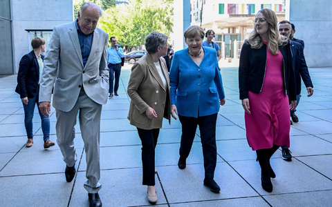 Die ehemalige Bundeskanzlerin Angela Merkel kommt zur Abschiedsfeier für den Bundestagsabgeordneten Jürgen Trittin. - Foto: Britta Pedersen/dpa