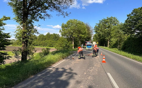 FW-Schermbeck: Verschmutzte Fahrbahn - Foto: presseportal.de