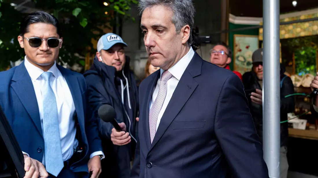 Michael Cohen (r) wurde als Trumps rechtlicher «Ausputzer» bekannt - mit enger Beziehung und direktem Zugang zum ehemaligen Präsidenten. - Bild: Julia Nikhinson/AP/dpa