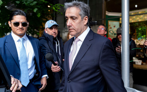 Michael Cohen (r) wurde als Trumps rechtlicher «Ausputzer» bekannt - mit enger Beziehung und direktem Zugang zum ehemaligen Präsidenten. - Foto: Julia Nikhinson/AP/dpa