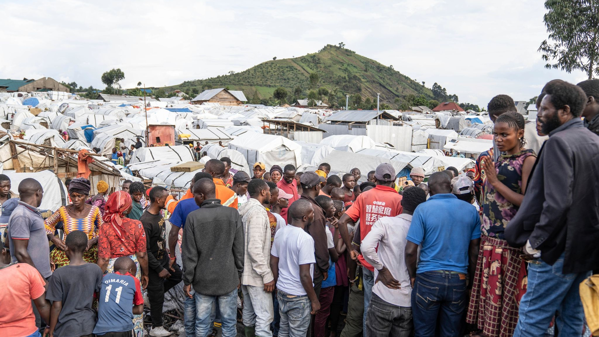 Ein Flüchtlingslager am Rande von Goma: 75,9 Millionen Menschen waren Ende 2023 Binnenvertriebene. - Foto: Moses Sawasawa/AP/dpa
