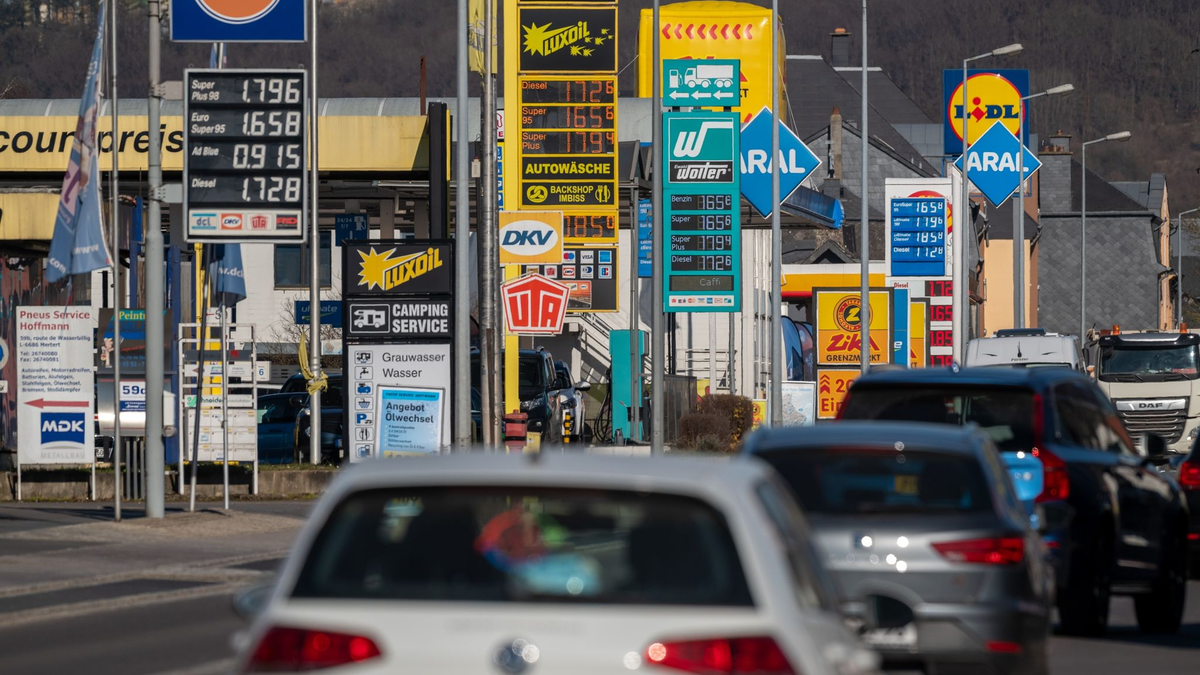 In Luxemburg sind Benzin und Diesel etwas günstiger als in Deutschland. - Foto: Harald Tittel/dpa