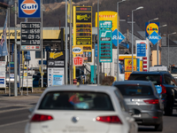 In Luxemburg sind Benzin und Diesel etwas günstiger als in Deutschland. - Foto: Harald Tittel/dpa
