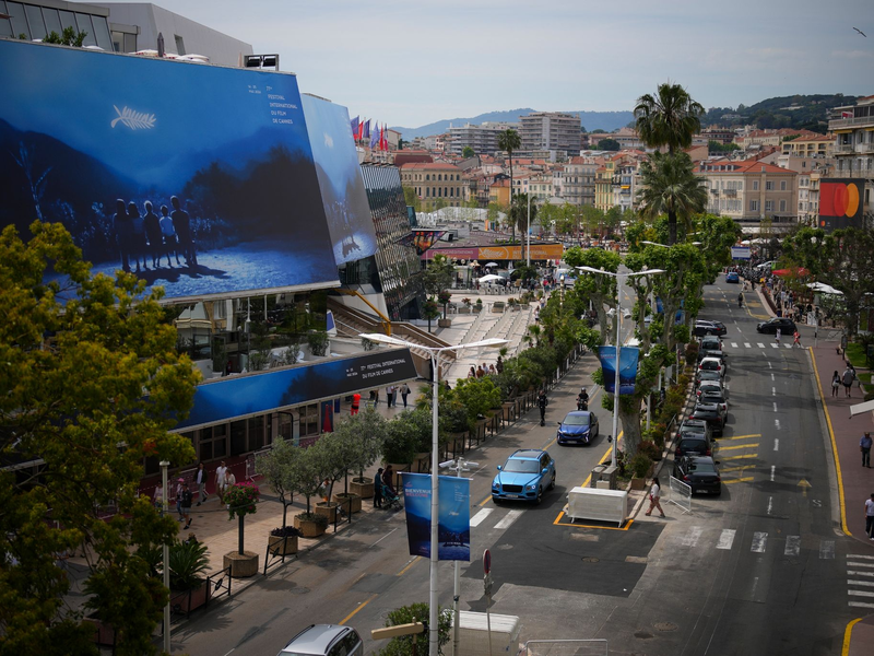 Das Zentrum der Filmfestspiele in Cannes: der Palais des Festivals an der Croisette. - Foto: Daniel Cole/AP/dpa