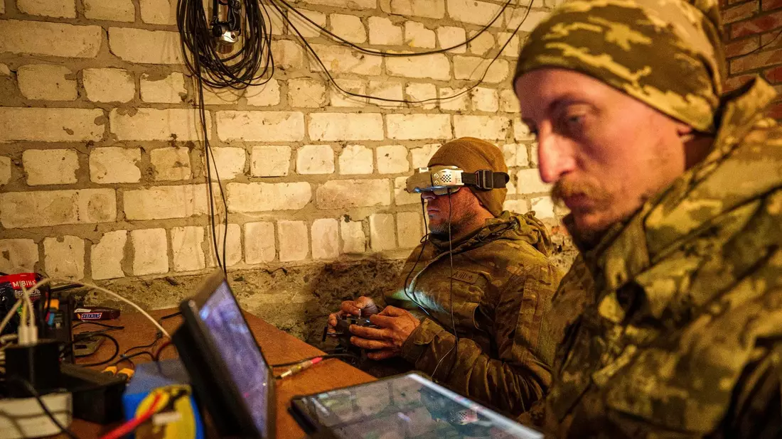 Ukrainische Militärblogger sagen, dass Organisationsfehler in der Armee oft zu Verlusten führen. (Archivbild)  - Bild: Evgeniy Maloletka/AP/dpa