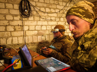 Ukrainische Militärblogger sagen, dass Organisationsfehler in der Armee oft zu Verlusten führen. (Archivbild)  - Foto: Evgeniy Maloletka/AP/dpa