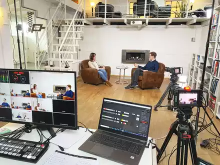 Wegweiser zur Attraktivitätssteigerung des Handwerks: Der ISOTEC-Handwerkskompass Podcast / Neue innovative Podcast-Reihe rückt das Handwerk wieder in den Fokus - Foto: presseportal.de