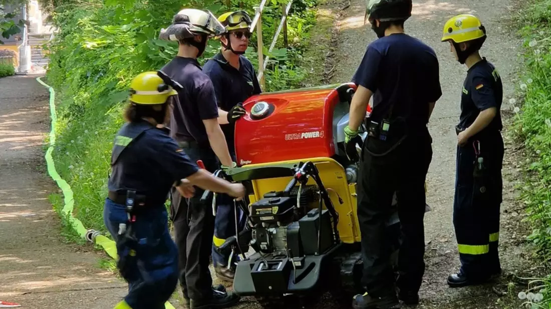 FW-EN: Waldbrandübung an der Burgruine Volmarstein - Bild: presseportal.de