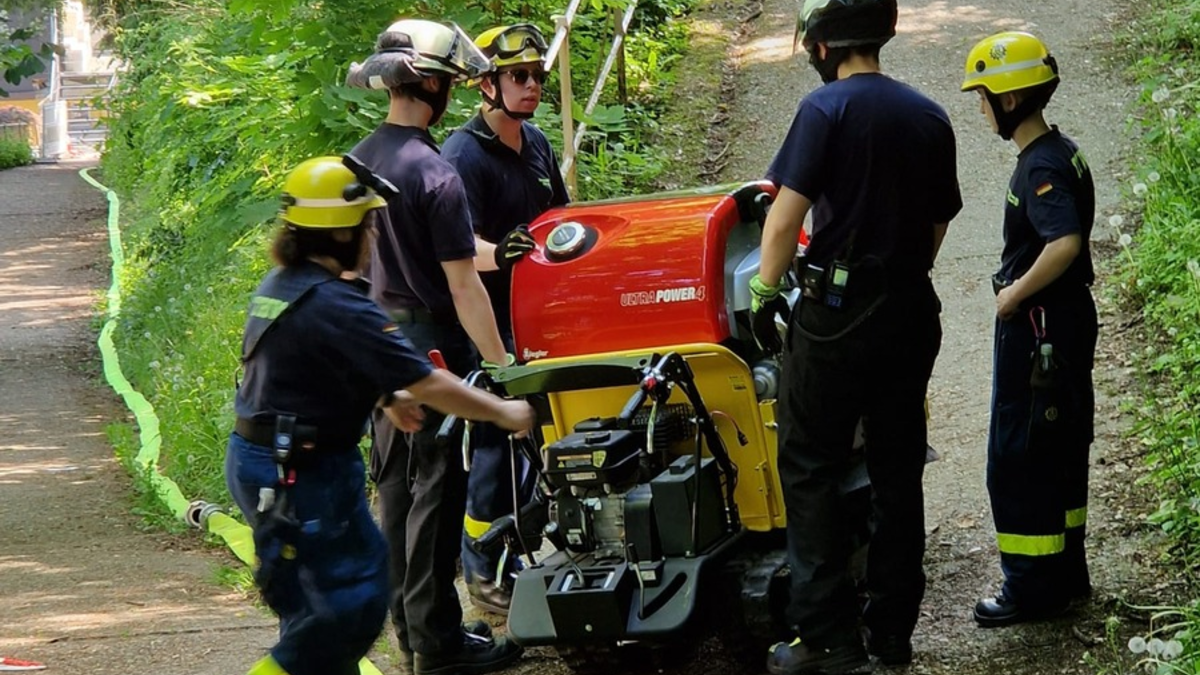 FW-EN: Waldbrandübung an der Burgruine Volmarstein - Foto: presseportal.de