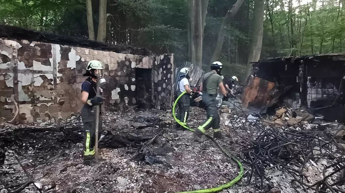 FW-EN: Wetter - gemeldeter Kleinbrand beschäftigt die Feuerwehr Wetter (Ruhr) insgesamt drei Stunden am Montag - Bild: presseportal.de