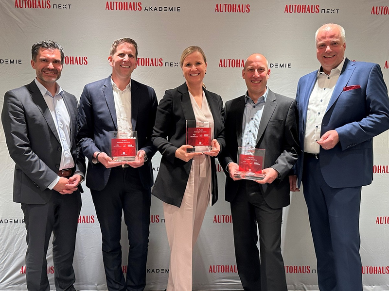 Auszeichnung für MINI Kfz-Versicherungen / VersicherungsMonitor: Ready2Drive von AXA und MINI Smile der VHV sind Aufsteiger des Jahres - Foto: presseportal.de