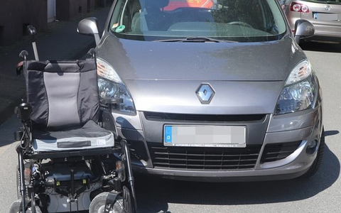 POL-HX: Rollstuhl angefahren - ein Verletzter - Foto: presseportal.de