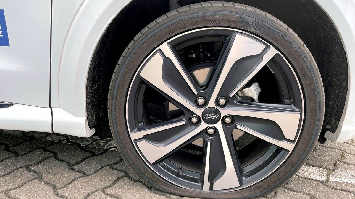 POL-PPWP: Wer hat den silbernen Transporter gesehen? - Foto: presseportal.de