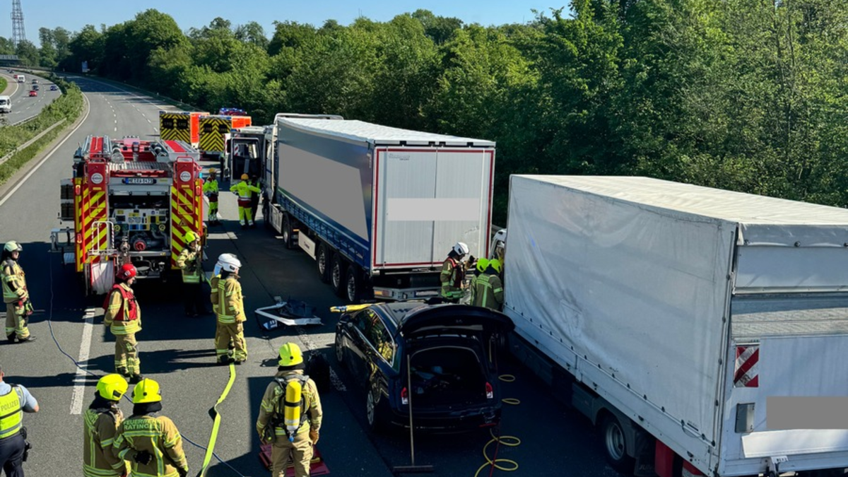 FW Ratingen: LKW-Fahrer eingeklemmt auf Bundesautobahn A3 - Foto: presseportal.de