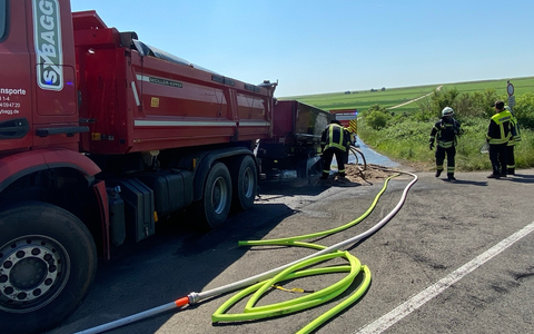 POL-PDNW: LKW-Brand bei Großkarlbach - Foto: presseportal.de