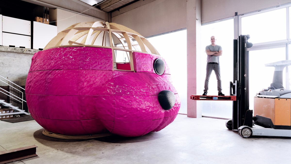 Der Pink Bear Pavillon auf dem Kulturfestival altonale: Die University of Europe for Applied Sciences kooperiert mit Künstler LUAP - Foto: presseportal.de