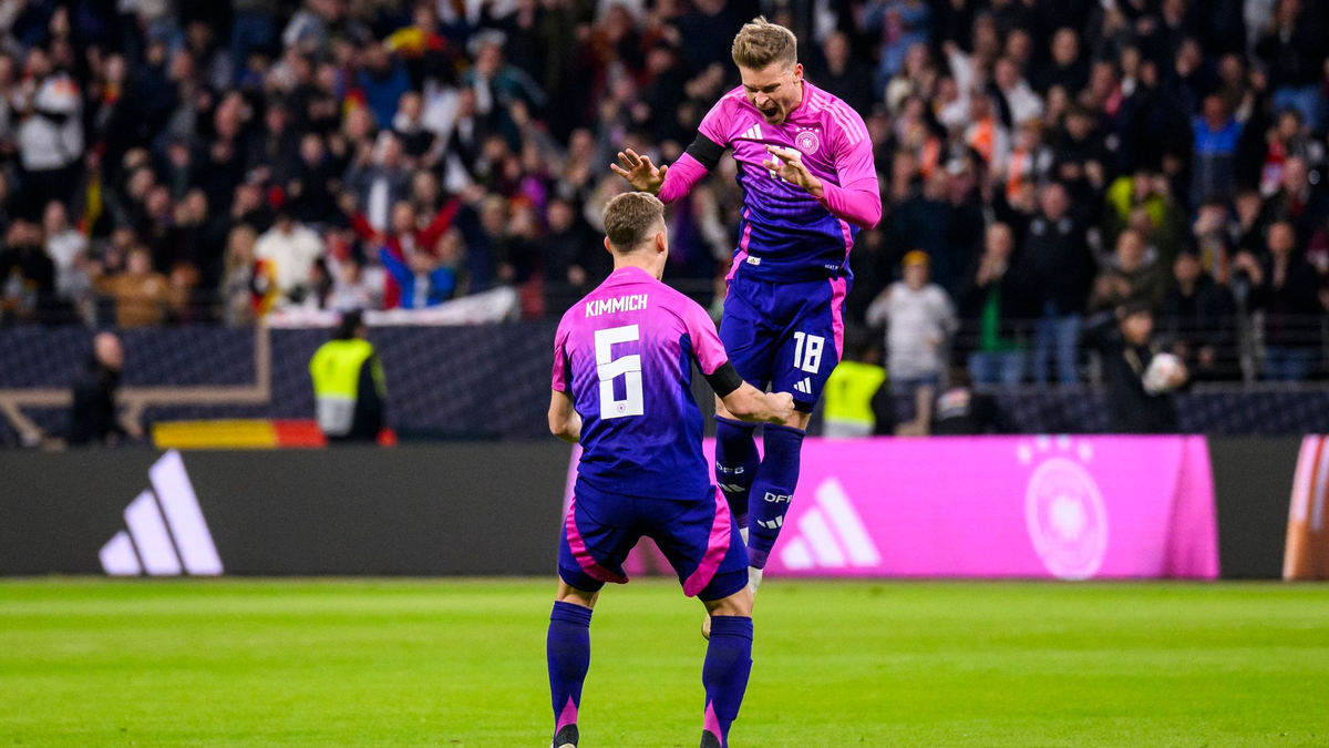 Erstmals bei einem Tor erklungen war «Major Tom» beim Spiel gegen die Niederlande, als Maximilian Mittelstädt (r) getroffen hatte. - Foto: Tom Weller/dpa
