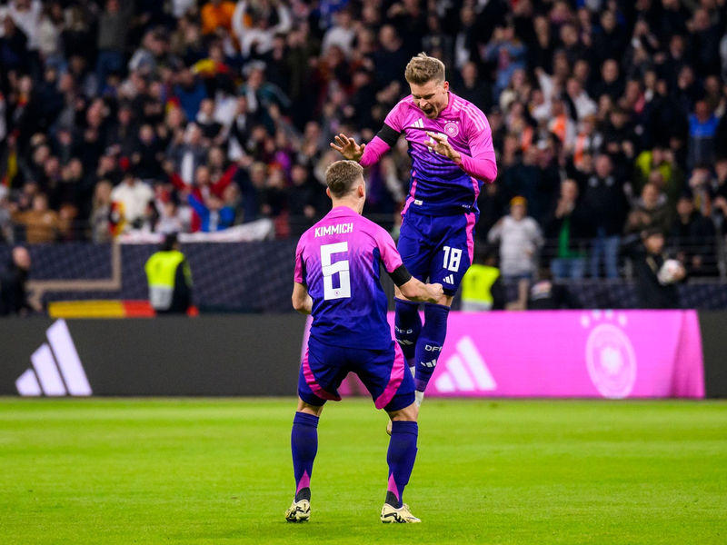 Erstmals bei einem Tor erklungen war «Major Tom» beim Spiel gegen die Niederlande, als Maximilian Mittelstädt (r) getroffen hatte. - Foto: Tom Weller/dpa