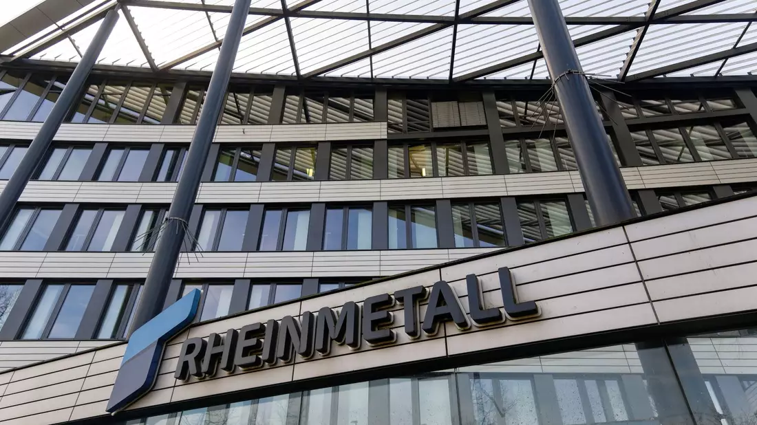 Der Rüstungskonzern Rheinmetall wird neuer Sponsor von Borussia Dortmund. - Bild: Henning Kaiser/dpa