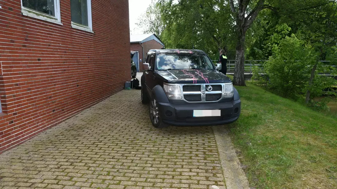 POL-DEL: Landkreis Wesermarsch: Frau in Rodenkirchen niedergeschlagen und Fahrzeug entwendet +++ Zeugenaufruf - Bild: presseportal.de