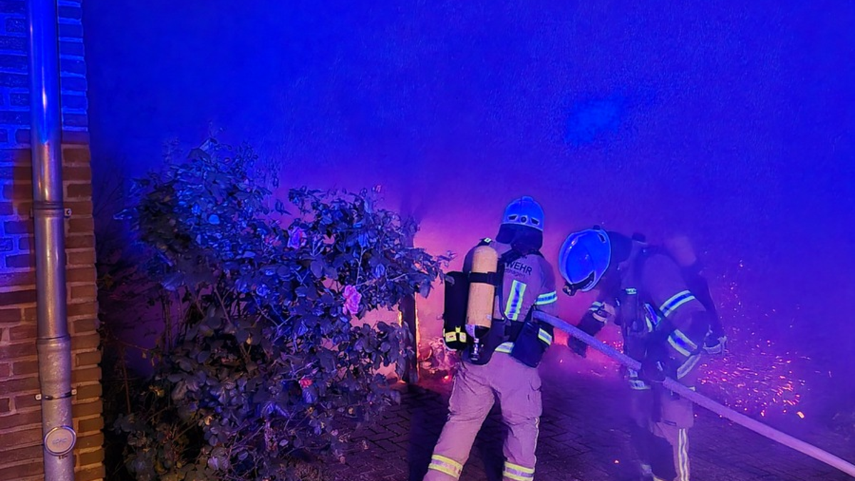 POL-NI: Stadthagen - Brand eines Carports - Foto: presseportal.de