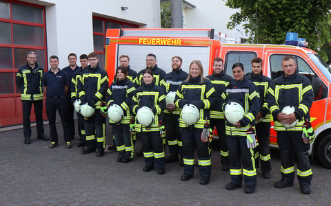 FW VG Asbach: 10 neue Feuerwehrleute starten in die Grundausbildung - Foto: presseportal.de