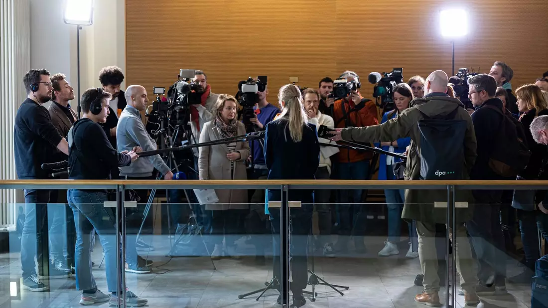 Christian B. werden drei Fälle schwerer Vergewaltigung und zwei Fälle des sexuellen Missbrauchs von Kindern in Portugal vorgeworfen. - Bild: Michael Matthey/dpa