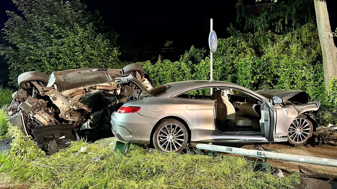 FW Hünxe: Schwerer Verkehrsunfall mit zwei verletzten Personen - Bild: presseportal.de