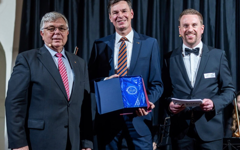 Erfolgsformel für fehlerfreudige und herausragende Unternehmenskultur: Thomas Nave zeigt den Weg und wird ausgezeichnet - Foto: presseportal.de