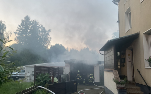 FW-DO: Garage, Gartenhaus und Motorräder werden Opfer der Flammen in Dortmund Groppenbruch - Foto: presseportal.de