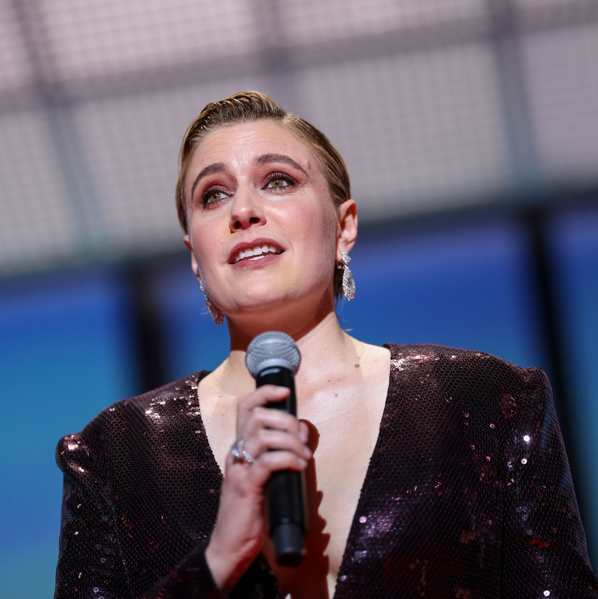 Jurypräsidentin Greta Gerwig bei der Eröffnungsfeier des 77. Filmfestivals von Cannes. - Foto: Vianney Le Caer/Invision/AP/dpa