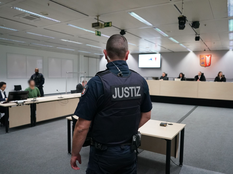 Der Angklagte Ibrahim A. ist zu einer lebenslangen Freiheitsstrafe verurteilt worden. - Foto: Marcus Brandt/Pool dpa/dpa