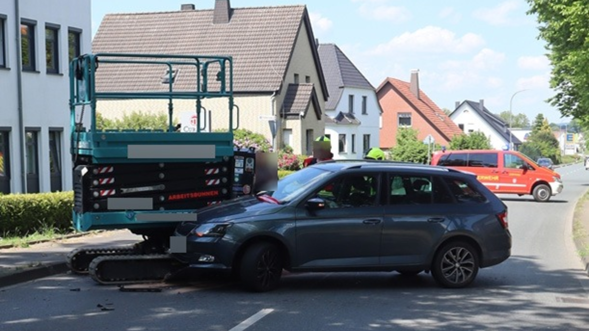 POL-HF: Alkoholfahrt endet vor Grundstückszaun- Fahrer bleibt unverletzt - Foto: presseportal.de
